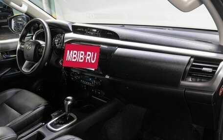Toyota Hilux VIII, 2021 год, 5 250 000 рублей, 16 фотография