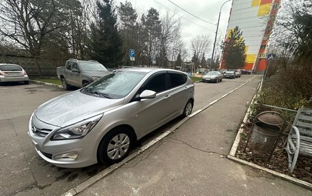 Hyundai Solaris II рестайлинг, 2015 год, 800 000 рублей, 1 фотография