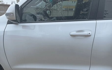 Toyota Land Cruiser Prado 150 рестайлинг 2, 2015 год, 3 800 000 рублей, 8 фотография