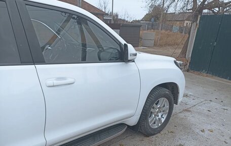 Toyota Land Cruiser Prado 150 рестайлинг 2, 2015 год, 3 800 000 рублей, 12 фотография