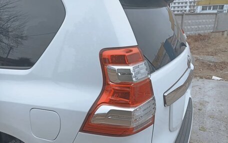 Toyota Land Cruiser Prado 150 рестайлинг 2, 2015 год, 3 800 000 рублей, 11 фотография