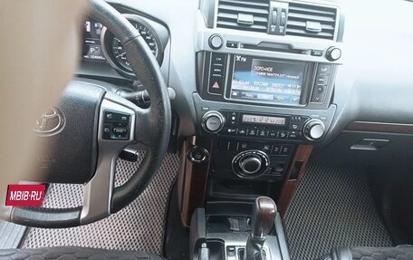 Toyota Land Cruiser Prado 150 рестайлинг 2, 2015 год, 3 800 000 рублей, 13 фотография