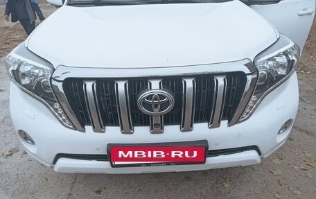 Toyota Land Cruiser Prado 150 рестайлинг 2, 2015 год, 3 800 000 рублей, 6 фотография
