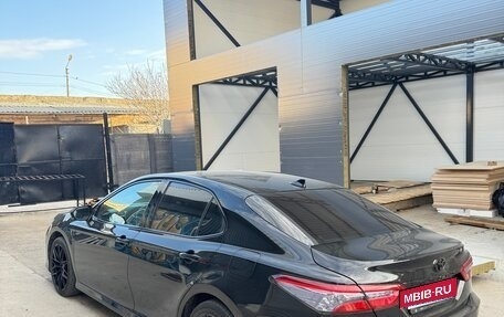 Toyota Camry, 2018 год, 2 600 000 рублей, 3 фотография