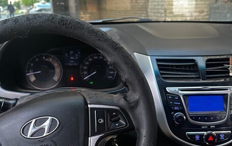 Hyundai Solaris II рестайлинг, 2013 год, 480 000 рублей, 18 фотография