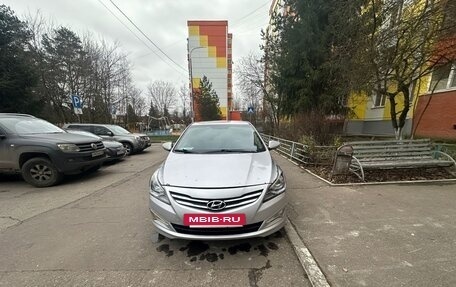 Hyundai Solaris II рестайлинг, 2015 год, 800 000 рублей, 4 фотография