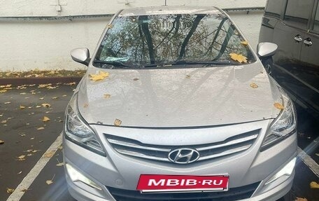 Hyundai Solaris II рестайлинг, 2015 год, 800 000 рублей, 2 фотография