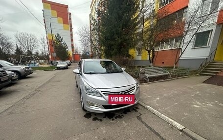 Hyundai Solaris II рестайлинг, 2015 год, 800 000 рублей, 3 фотография