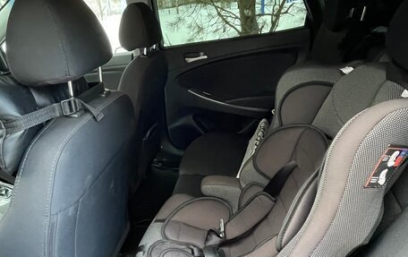 Hyundai Solaris II рестайлинг, 2015 год, 800 000 рублей, 18 фотография