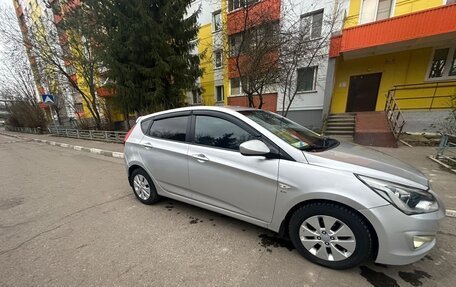 Hyundai Solaris II рестайлинг, 2015 год, 800 000 рублей, 12 фотография