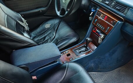 Mercedes-Benz E-Класс, 1992 год, 160 000 рублей, 2 фотография