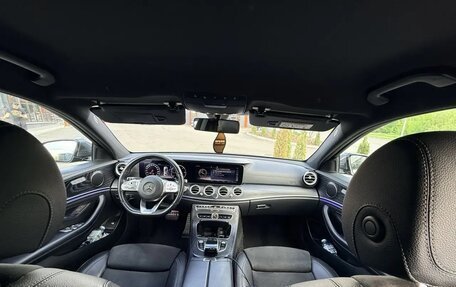 Mercedes-Benz E-Класс, 2019 год, 3 650 000 рублей, 10 фотография