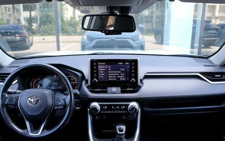 Toyota RAV4, 2019 год, 2 990 000 рублей, 11 фотография