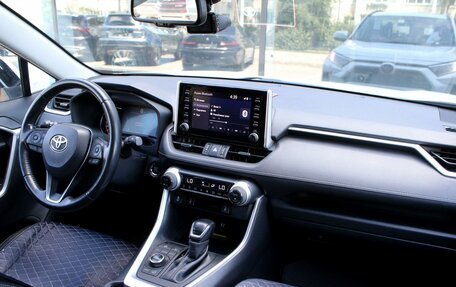 Toyota RAV4, 2019 год, 2 990 000 рублей, 9 фотография