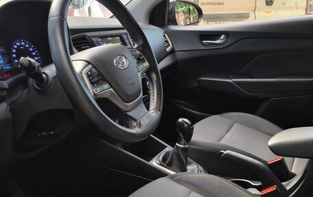 Hyundai Solaris II рестайлинг, 2018 год, 905 000 рублей, 18 фотография