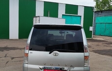 Toyota Voxy II, 2002 год, 788 000 рублей, 1 фотография