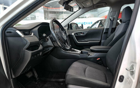 Toyota RAV4, 2019 год, 2 995 000 рублей, 20 фотография