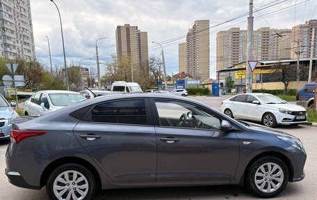 Hyundai Solaris II рестайлинг, 2022 год, 1 629 000 рублей, 7 фотография