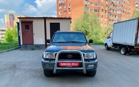 Toyota Land Cruiser 100 рестайлинг 2, 1999 год, 1 500 000 рублей, 3 фотография