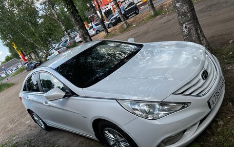 Hyundai Sonata VI, 2010 год, 900 000 рублей, 3 фотография