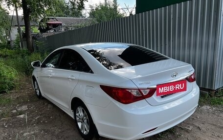 Hyundai Sonata VI, 2010 год, 900 000 рублей, 5 фотография