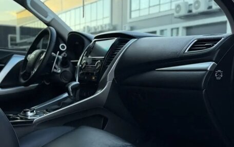 Mitsubishi Pajero Sport III рестайлинг, 2017 год, 2 999 000 рублей, 20 фотография