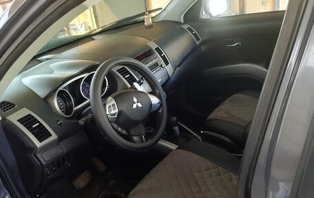Mitsubishi Outlander III рестайлинг 3, 2007 год, 800 000 рублей, 2 фотография