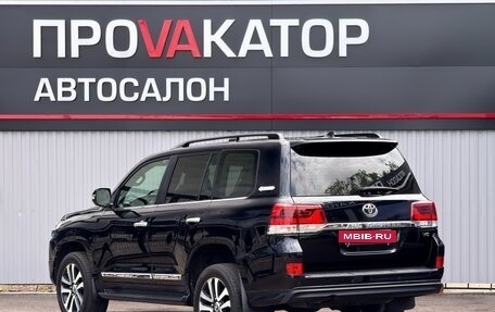 Toyota Land Cruiser 200, 2018 год, 7 477 000 рублей, 3 фотография