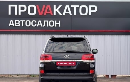 Toyota Land Cruiser 200, 2018 год, 7 477 000 рублей, 4 фотография