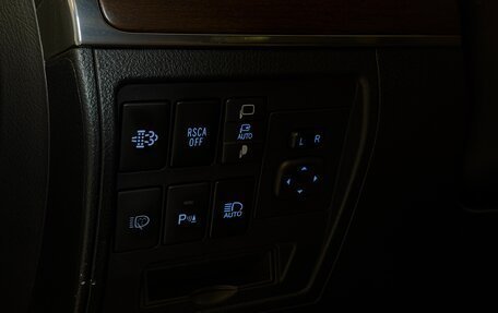 Toyota Land Cruiser 200, 2018 год, 7 477 000 рублей, 12 фотография