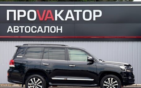 Toyota Land Cruiser 200, 2018 год, 7 477 000 рублей, 6 фотография