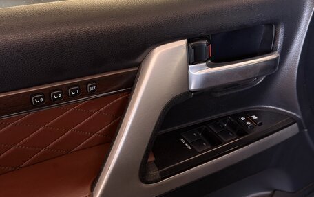 Toyota Land Cruiser 200, 2018 год, 7 477 000 рублей, 10 фотография