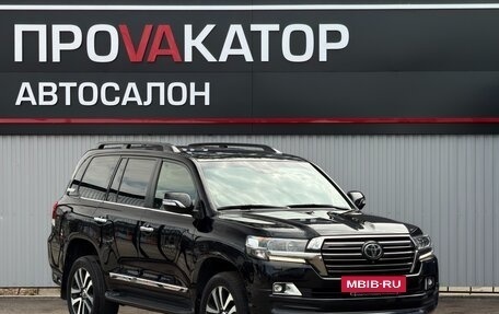 Toyota Land Cruiser 200, 2018 год, 7 477 000 рублей, 7 фотография