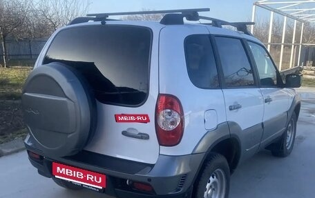 Chevrolet Niva I рестайлинг, 2018 год, 900 000 рублей, 4 фотография