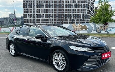 Toyota Camry, 2019 год, 3 030 000 рублей, 2 фотография