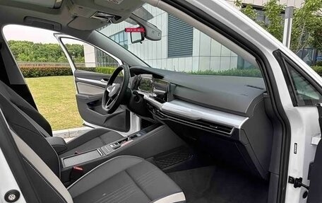 Volkswagen Golf VIII, 2023 год, 1 500 000 рублей, 25 фотография