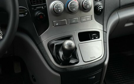 Hyundai H-1 II рестайлинг, 2010 год, 1 499 000 рублей, 20 фотография