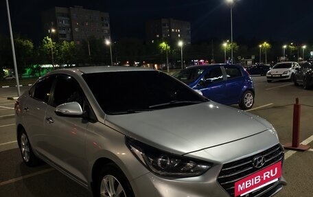 Hyundai Solaris II рестайлинг, 2018 год, 1 400 000 рублей, 2 фотография
