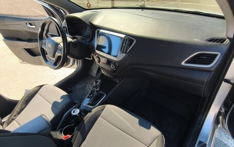 Hyundai Solaris II рестайлинг, 2018 год, 1 400 000 рублей, 24 фотография