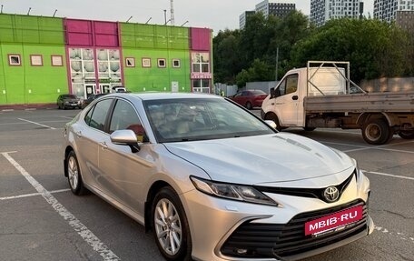 Toyota Camry, 2021 год, 2 950 000 рублей, 2 фотография