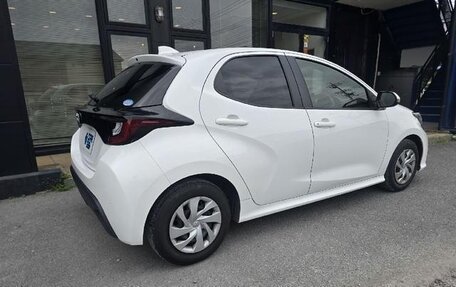 Toyota Yaris, 2022 год, 730 000 рублей, 4 фотография