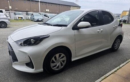 Toyota Yaris, 2022 год, 730 000 рублей, 2 фотография