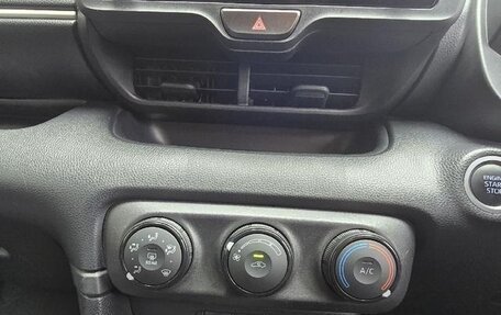 Toyota Yaris, 2022 год, 730 000 рублей, 10 фотография