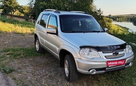 Chevrolet Niva I рестайлинг, 2017 год, 820 000 рублей, 2 фотография
