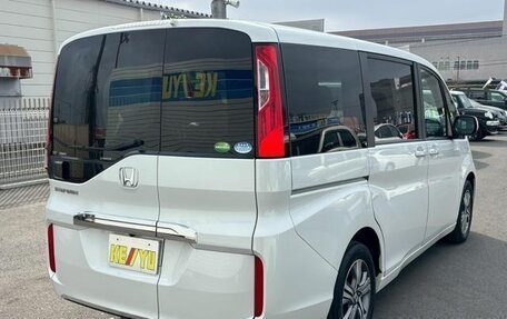 Honda Stepwgn IV, 2017 год, 1 400 000 рублей, 3 фотография