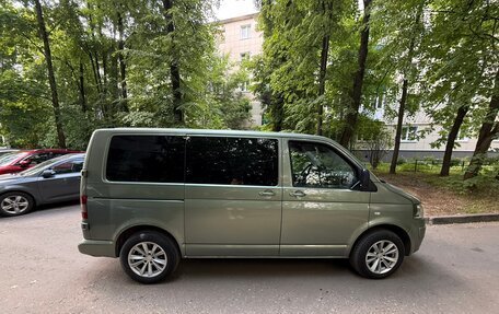 Volkswagen Caravelle T5, 2005 год, 1 100 000 рублей, 2 фотография