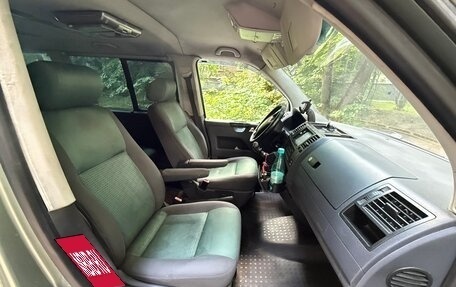 Volkswagen Caravelle T5, 2005 год, 1 100 000 рублей, 5 фотография