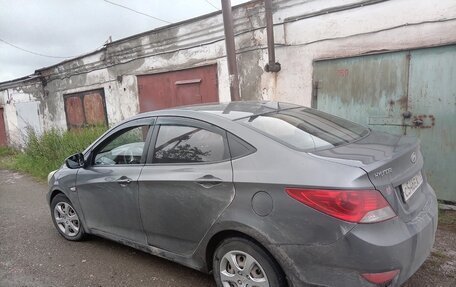 Hyundai Solaris II рестайлинг, 2011 год, 700 000 рублей, 3 фотография