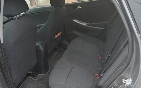 Hyundai Solaris II рестайлинг, 2011 год, 700 000 рублей, 12 фотография