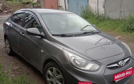 Hyundai Solaris II рестайлинг, 2011 год, 700 000 рублей, 4 фотография